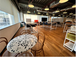 Clemenceau Avenue (D9), Office #492653331